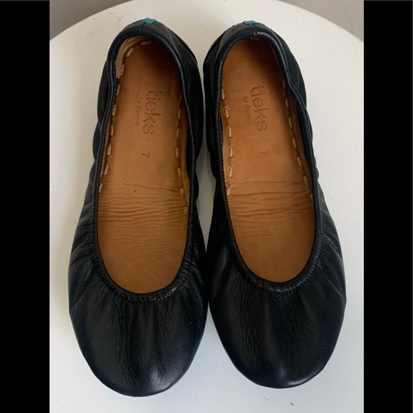 WOMEN’S TIEKS leather flats.  Size 7. - Picture 1 of 5